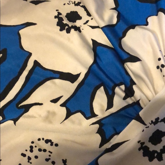 Spring or Fall with this blouse! - Picture 3 of 3